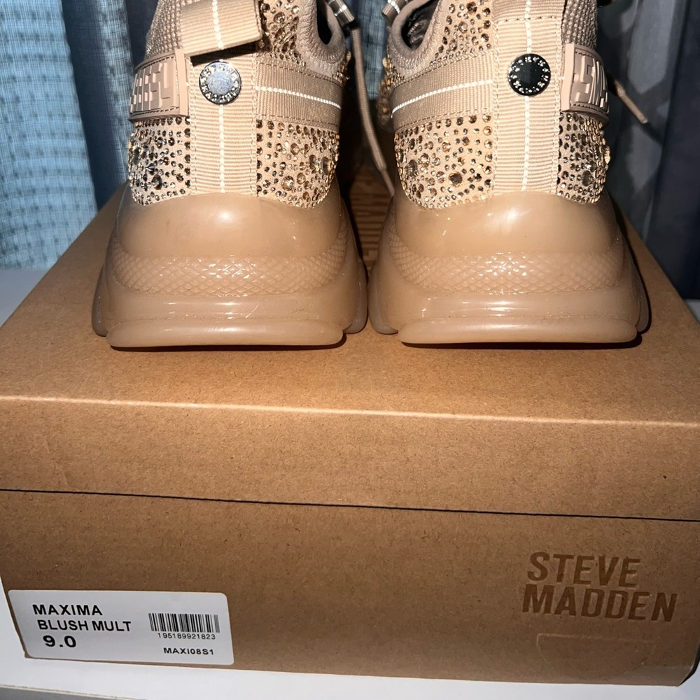 Steve Madden - Picture 4 of 8
